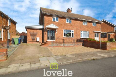 3 bedroom semi-detached house for sale