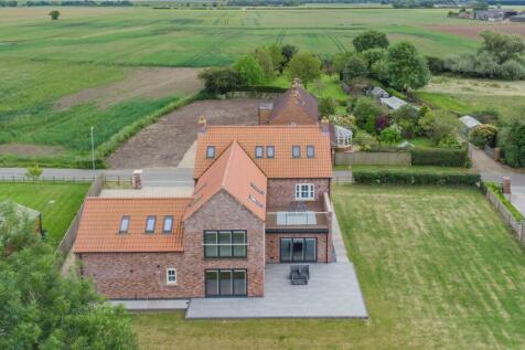 6 bedroom detached house for sale