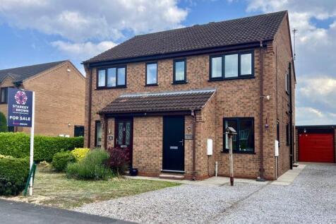 2 bedroom semi-detached house for sale