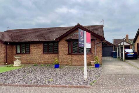 2 bedroom semi-detached bungalow for sale
