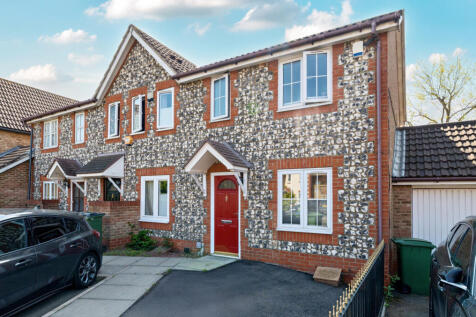 2 bedroom end of terrace house for sale