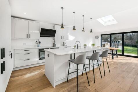 Bluebridge Road, Brookmans Park, AL9 5 bed semi