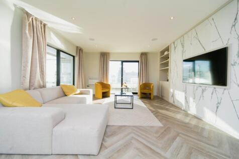 3 bedroom flat for sale