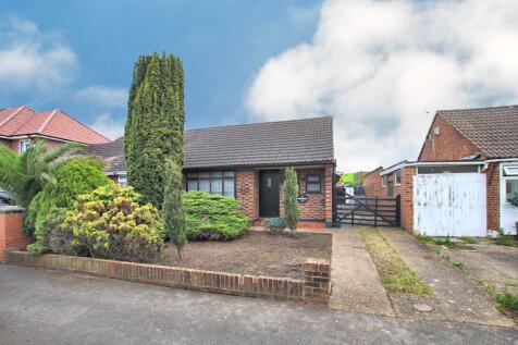 Blackberry Farm Close, Heston TW5 2 bed semi