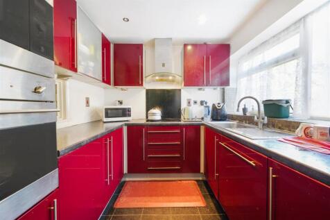 Beechcroft Close, Heston TW5 3 bed end of terrace house for sale