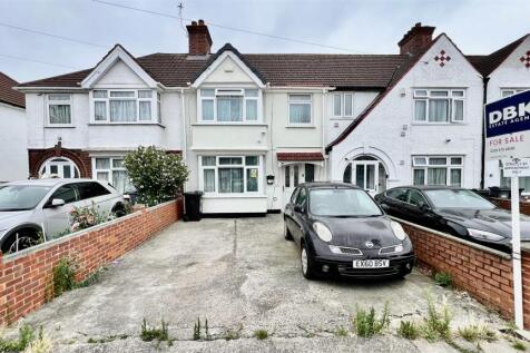 Clevedon Gardens, Cranford TW5 3 bed terraced house for sale