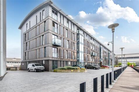 Dock Head Road, Chatham, Kent, ME4 2 bed flat for sale