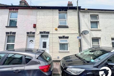 Dale Street, Chatham, Kent, ME4 2 bed terraced house for sale
