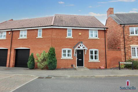 4 bedroom link detached house for sale