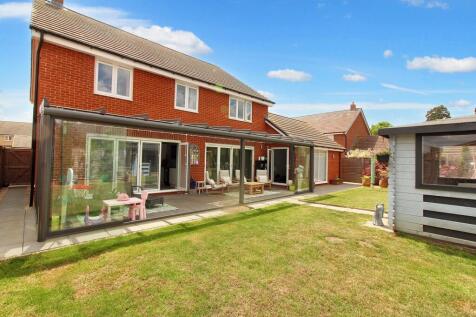 Faraday Corner, Shefford, SG17 5 bed detached house for sale