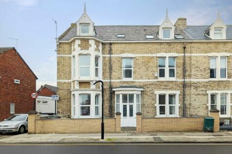 6 bedroom end of terrace house for sale