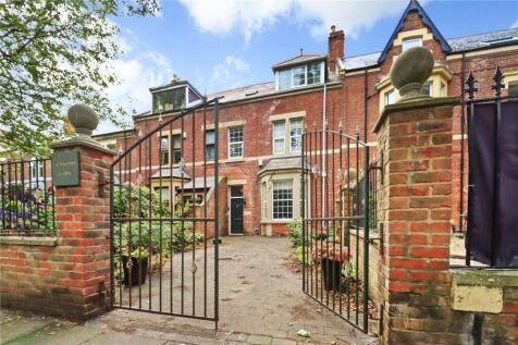 Albany Gardens, Tyne and Wear NE26 5 bed terraced house for sale