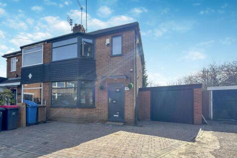 Bromsgrove Avenue, Manchester M30 2 bed semi
