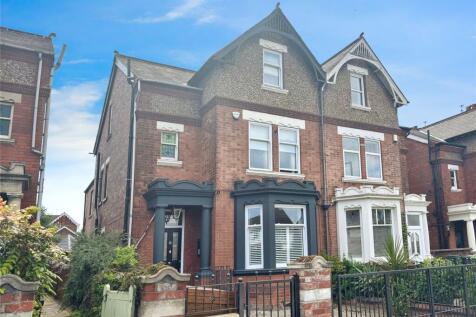 Axholme Road, South Yorkshire DN2 6 bed semi