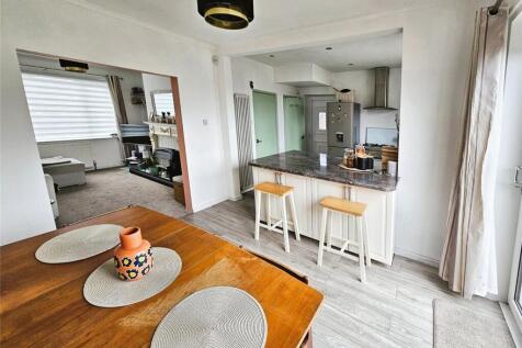 Forton Avenue, Greater Manchester BL2 3 bed semi