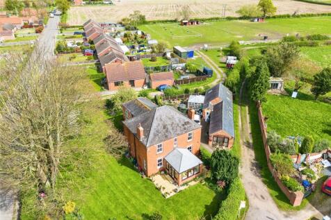 High Street, Newark NG23 6 bed detached house for sale