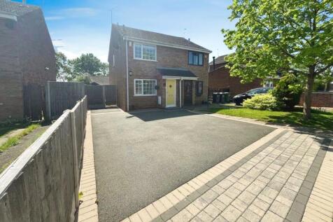 Cardigan Road, Warwickshire CV12 2 bed semi