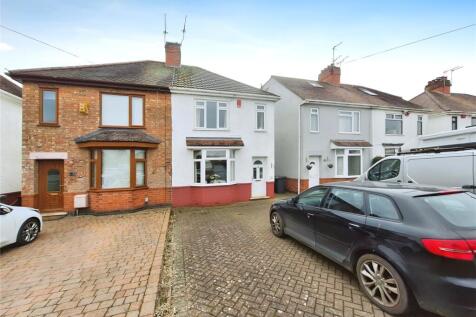 Golf Drive, Warwickshire CV11 3 bed semi