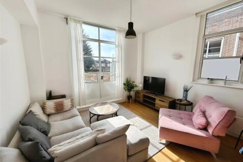 Queen Street, Hertfordshire SG4 2 bed flat for sale