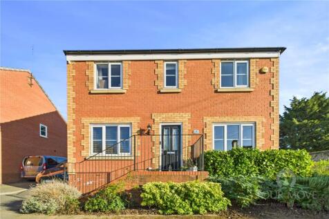 Willow Way, Northamptonshire NN9 4 bed detached house for sale