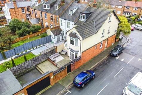 Kingsthorpe Grove, Northamptonshire NN2 4 bed end of terrace house for sale