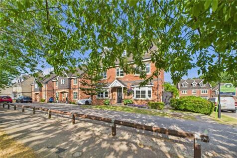 Bluebell Rise, Northampton NN4 5 bed detached house for sale