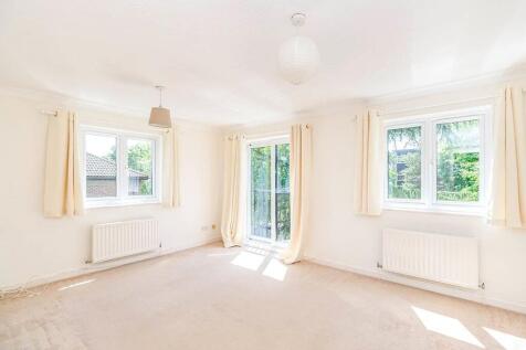 Adams Close, Surbiton KT5 2 bed flat for sale