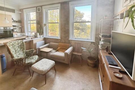 Adelaide Road, Surbiton KT6 1 bed flat for sale