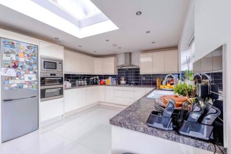 Manor Road North, Surrey KT7 5 bed terraced house for sale