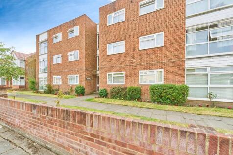 Heathside, Hounslow TW4 2 bed flat for sale