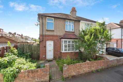 Rosslyn Avenue, Feltham TW14 3 bed semi