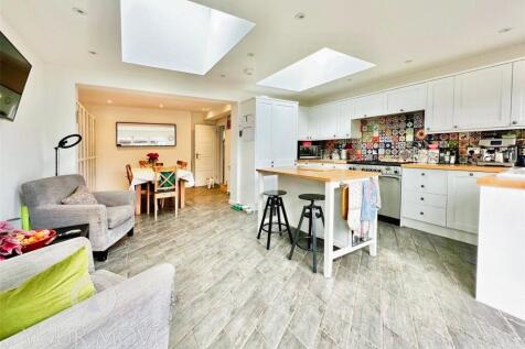 4 bedroom semi-detached house for sale