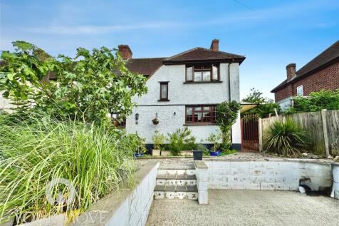 4 bedroom end of terrace house for sale
