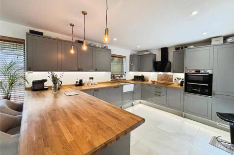 Park Lane, Canterbury CT3 3 bed detached house for sale