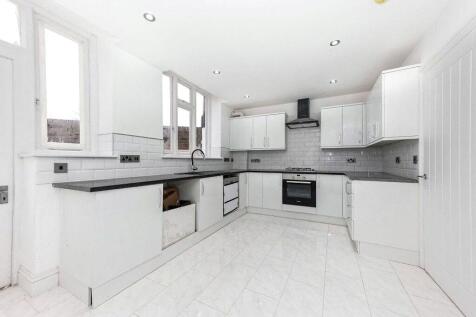4 bedroom end of terrace house for sale