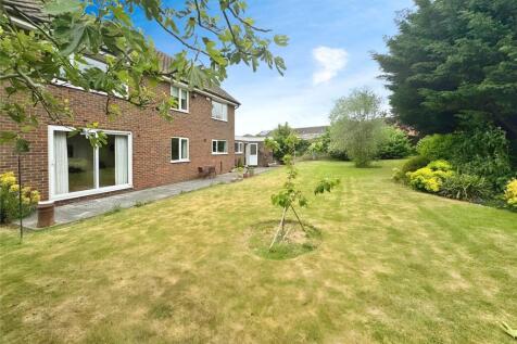Bramley Avenue, Kent ME13 4 bed detached house for sale