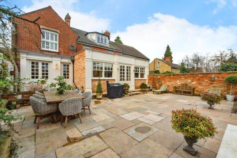 5 bedroom semi-detached house for sale