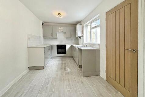 Grove Road, Kent ME15 3 bed terraced house for sale