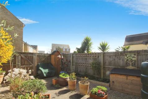 Golf Road, Kent CT14 4 bed terraced house for sale