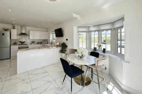 Quilters Yard, Rainham ME8 4 bed detached house for sale