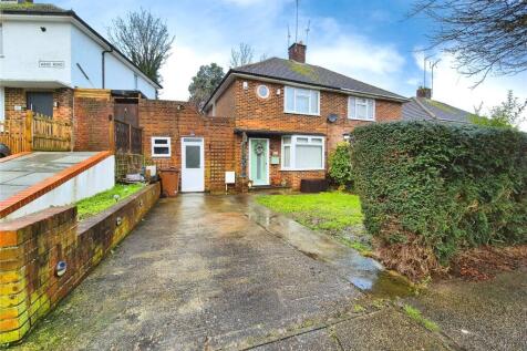 The Tideway, Kent ME1 3 bed terraced house for sale