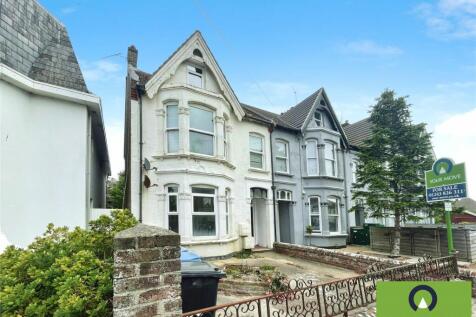 Aldwick Road, West Sussex PO21 3 bed flat for sale