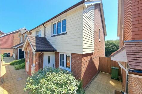 2 bedroom semi-detached house for sale