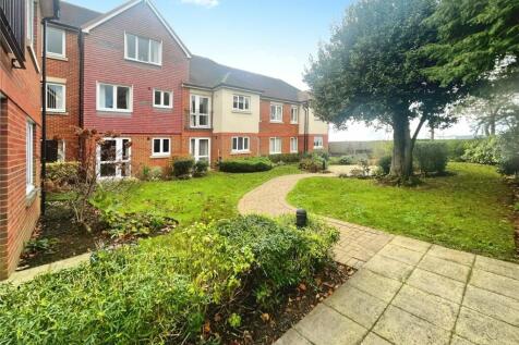 London Road, Hampshire PO7 1 bed flat for sale