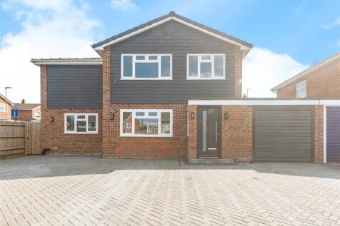 4 bedroom link detached house for sale