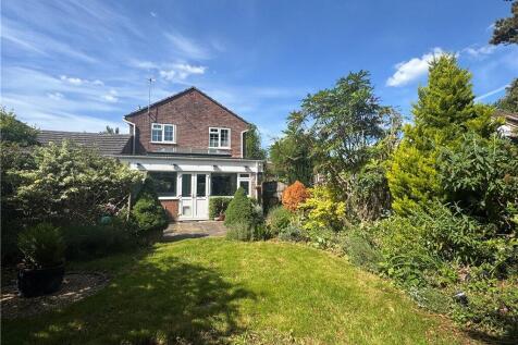 Old Road, Romsey, Hampshire 3 bed link detached house for sale