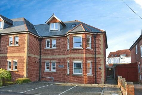 Duttons Road, Romsey, Hampshire 3 bed maisonette for sale