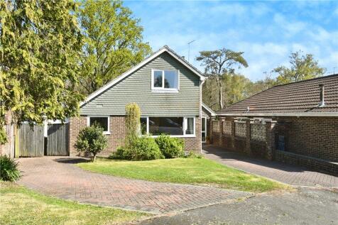 Willow Gardens, North Baddesley... 5 bed detached house for sale