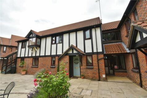 Kingsmead, Lower Common Road, West... 1 bed apartment for sale