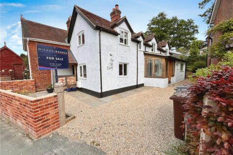 Cupernham Lane, Romsey, Hampshire 3 bed semi